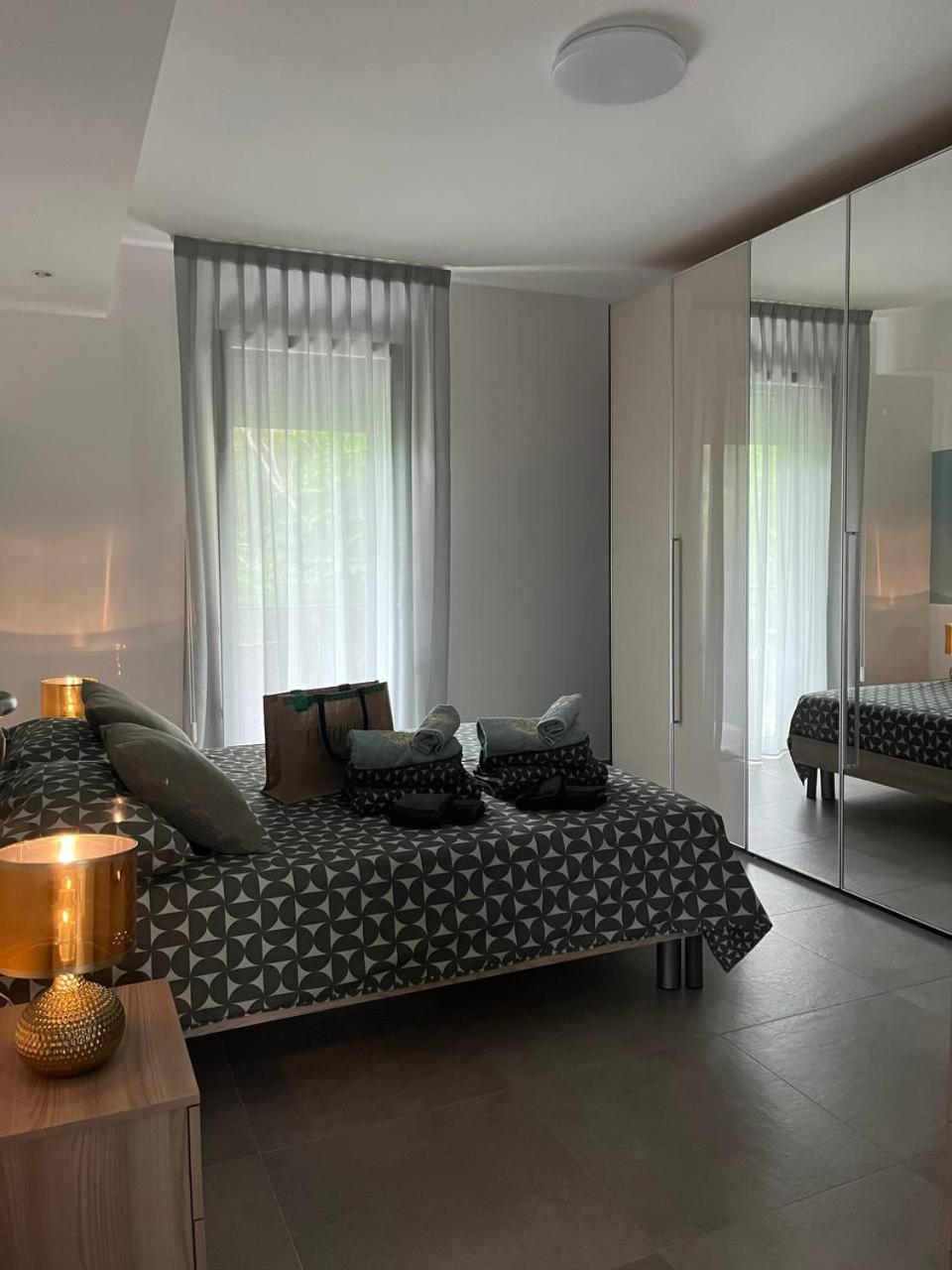 Apartamento "La Terrazza Di Via Roma" Delta Del Po - Private Parking Porto Viro Exterior foto